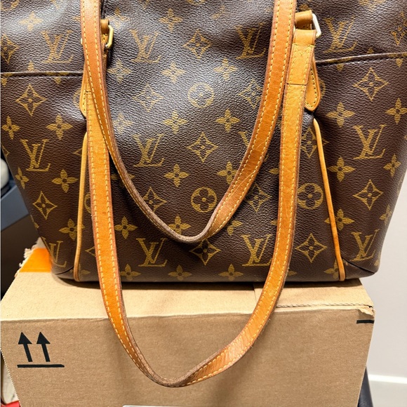 Louis Vuitton Totally PM - Picture 9 of 15